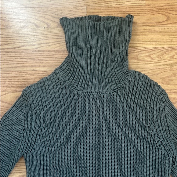 La Hearts Forest Green Ribbed Turtleneck Sweater - Picture 2 of 6